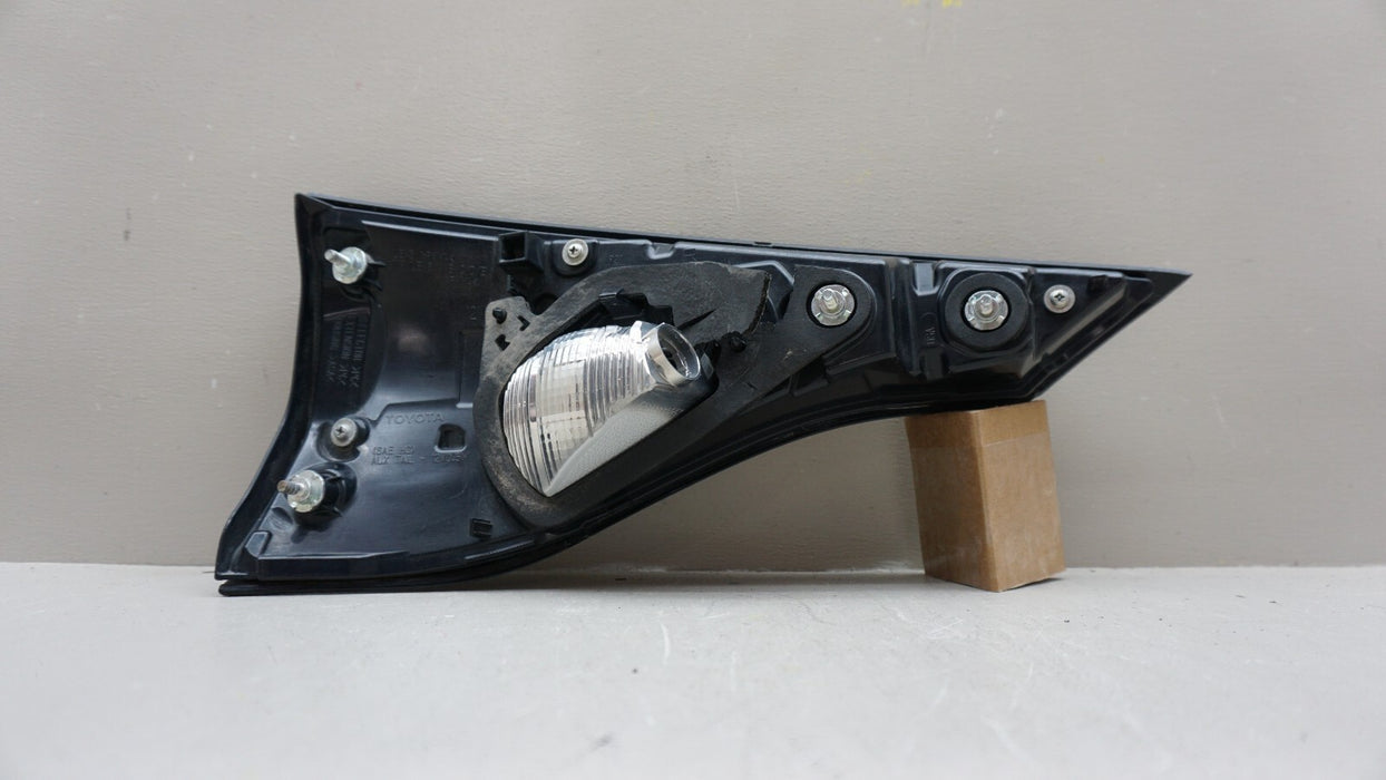 2021-2023 TOYOTA SIENNA REAR RIGHT PASSENGER SIDE INNER TAIL LIGHT OEM 21 22 23