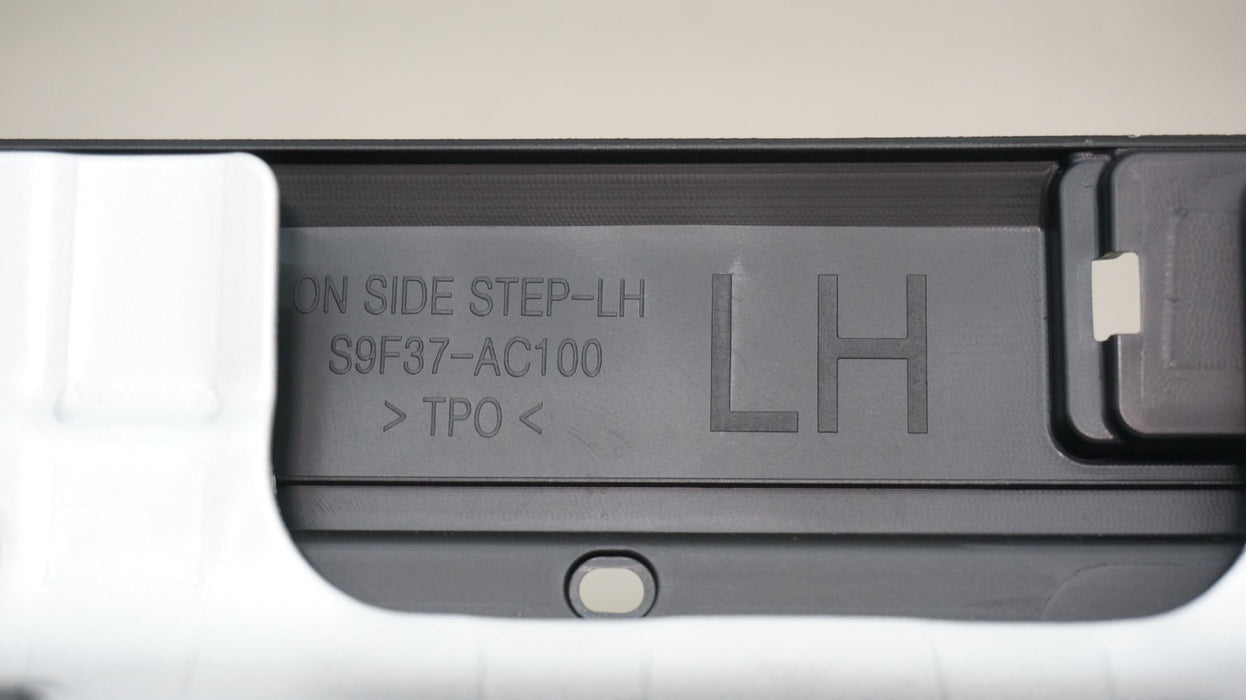 2020-2025 KIA TELLURIDE LEFT SIDE RUNNING BOARD STEP OEM S9F37-AC100 *MINT*