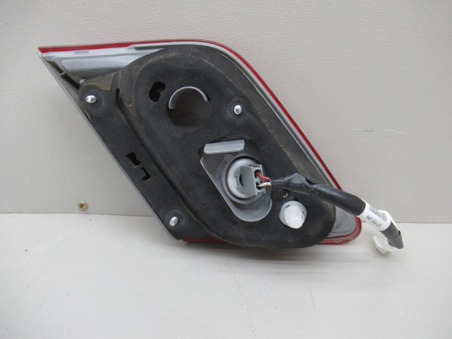 2010-2011 TOYOTA CAMRY REAR RIGHT PASSENGER SIDE INNER TAIL LIGHT LAMP OEM