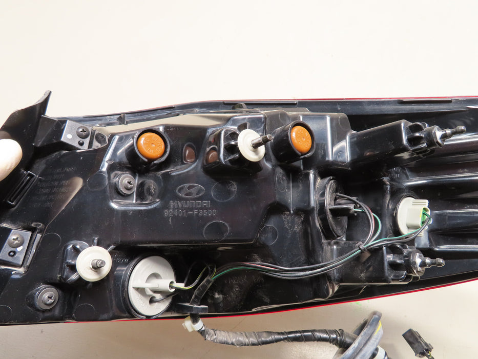 2019 2020 HYUNDAI ELANTRA LEFT DRIVER LED/HALOGEN TAIL LIGHT OUTER OEM