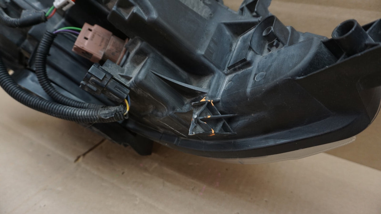 2016-2019 NISSAN VERSA FRONT LEFT DRIVERS SIDE HEADLIGHT OEM 16 17 18 19
