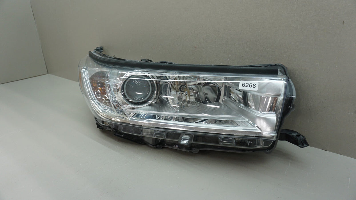 2017-2019 TOYOTA HIGHLANDER FRONT RIGHT PASSENGER SIDE HEADLIGHT HALOGEN OEM