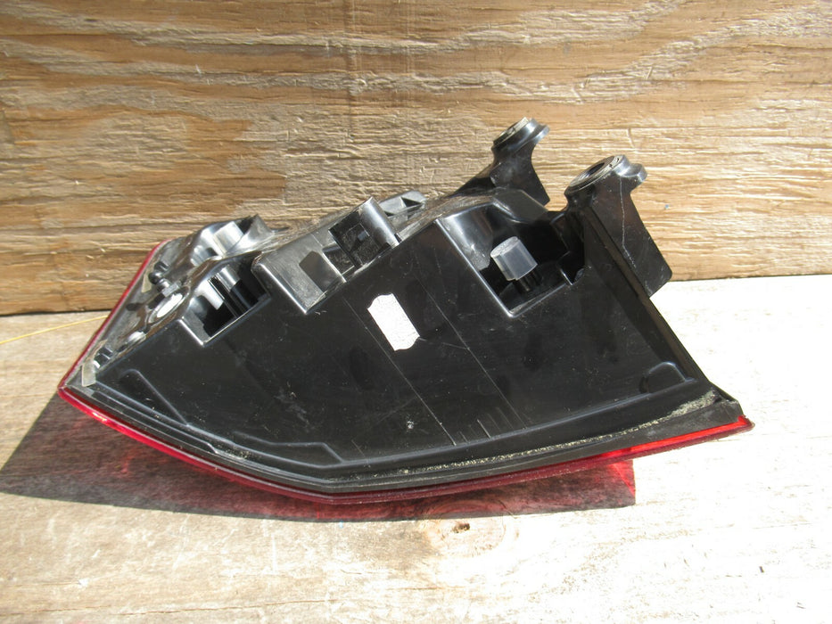 2016-2018 AUDI A6 RIGHT PASSENGER SIDE OUTER TRIL LIGHT LED BRAKE STOP LAMP OEM