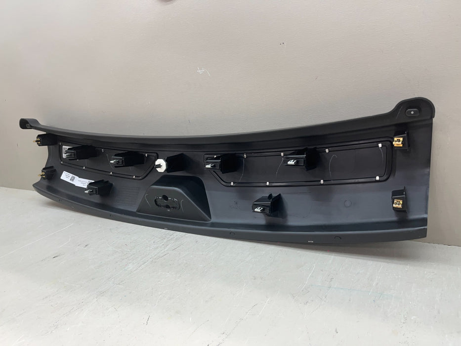 2021-2026 CHEVY TAHOE SUBURBAN YUKON REAR LIFTGATE SILL TRIM OEM 85124294