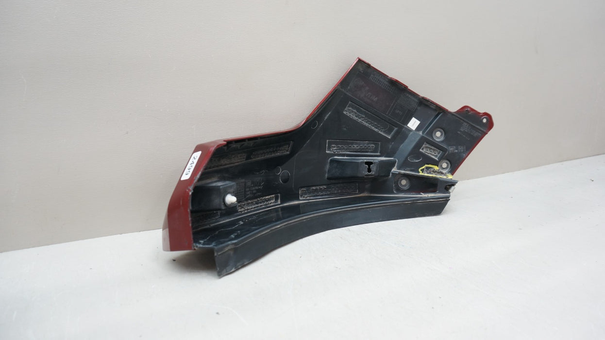 2020-2023 GMC SIERRA 2500 3500HD FRONT RIGHT BUMPER END CAP FILLER OEM 84677724