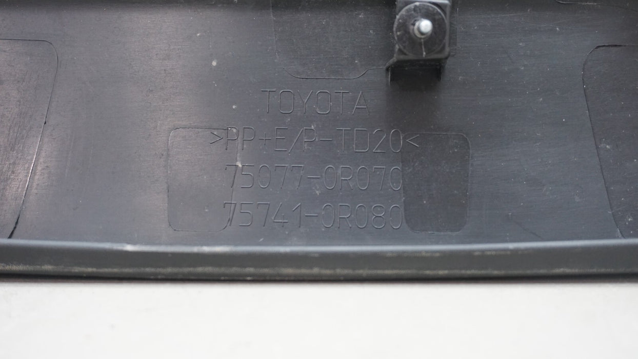 2019-2023 TOYOTA RAV4 REAR RIGHT PASSENGER SIDE DOOR TRIM MOLDING 75077-0R070 OE
