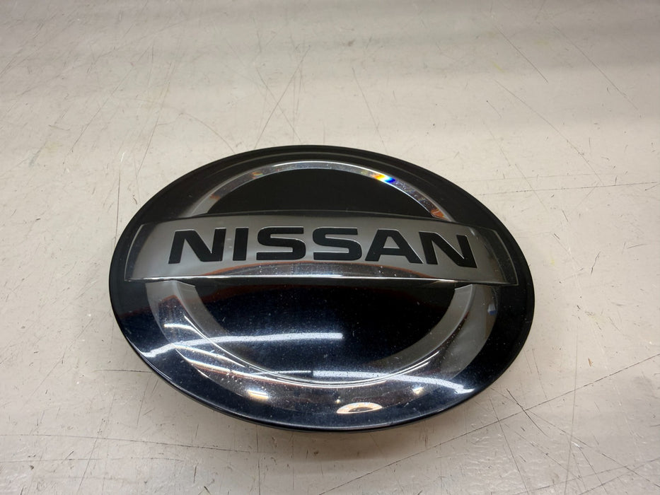 2017-2023 NISSAN ROGUE KICKS ROGUE SPORT FRONT GRILLE EMBLEM 62890-7FW0A OEM