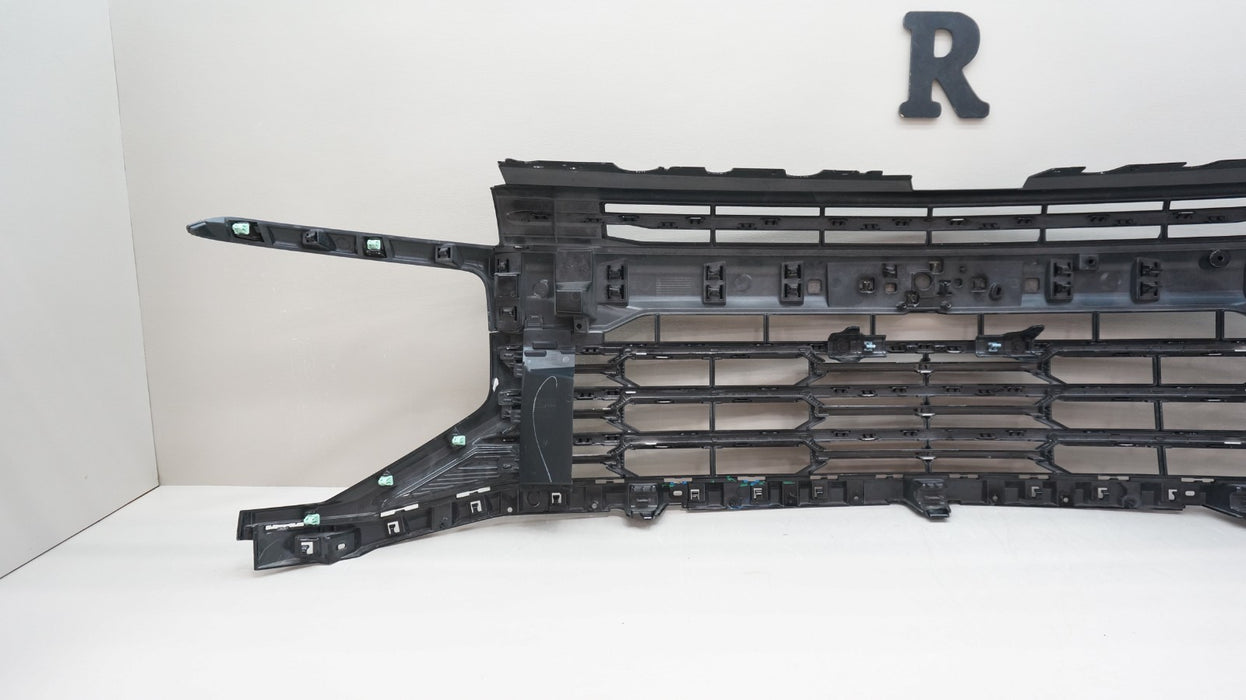 2025-2026 CHEVROLET TAHOE / SUBURBAN FRONT RADIATOR GRILLE OEM 85775009