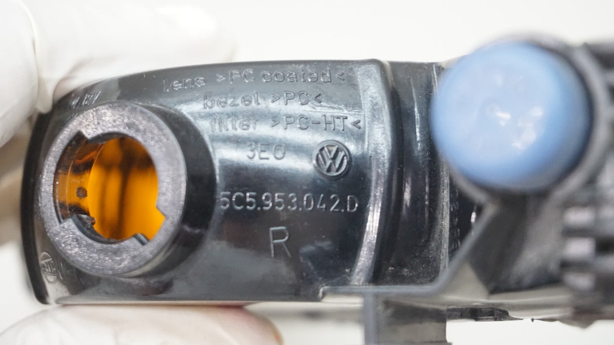 2017-2019 VOLKSWAGEN BEETLE FRONT RIGHT PASSENGER SIDE TURN SIGNAL LIGHT OEM