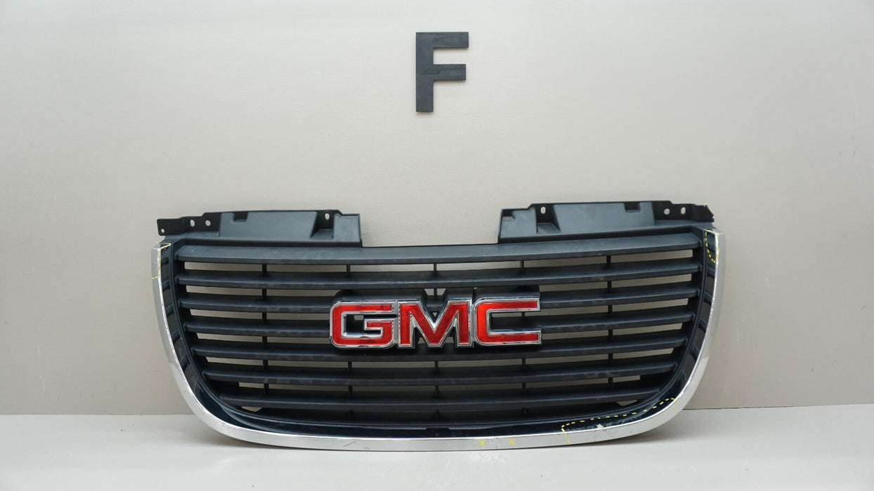 2007-2014 GMC YUKON FRONT UPPER GRILLE 25891151 OEM