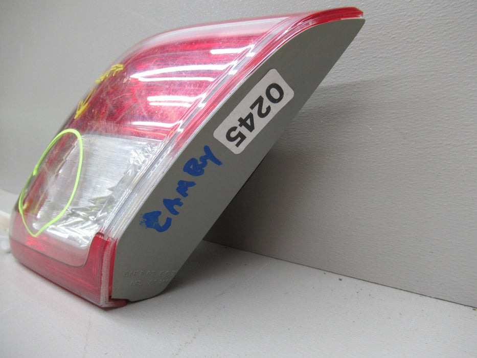 2010-2011 TOYOTA CAMRY REAR RIGHT PASSENGER SIDE INNER TAIL LIGHT LAMP OEM