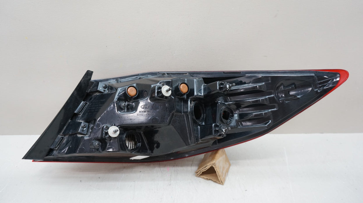2019-2020 HYUNDAI ELANTRA REAR LEFT DRIVER SIDE OUTER TAIL LIGHT OEM