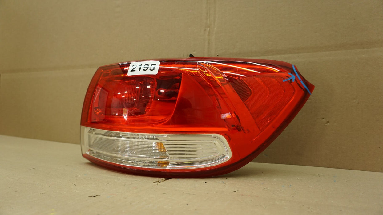 2016-2018 KIA SORENTO RIGHT PASSENGER SIDE TAIL LIGHT HALOGEN OEM 16 17 18