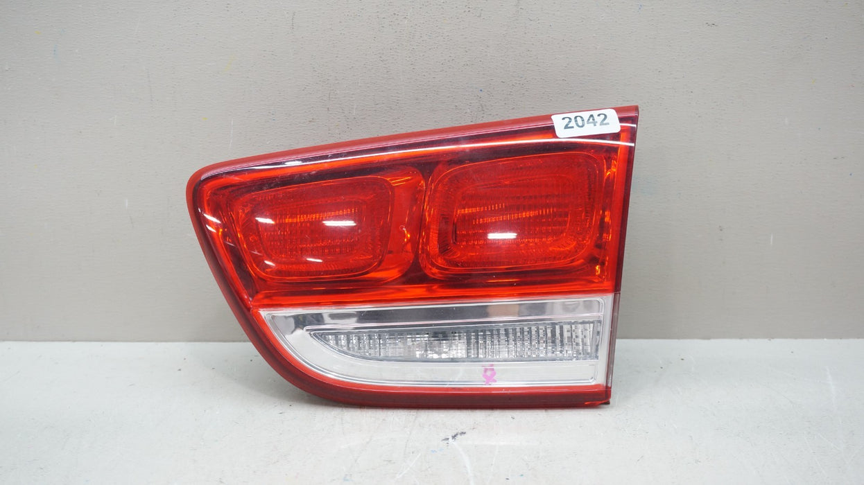 2016-2018 KIA SORENTO REAR RIGHT PASSENGER SIDE INNER TAIL LIGHT OEM