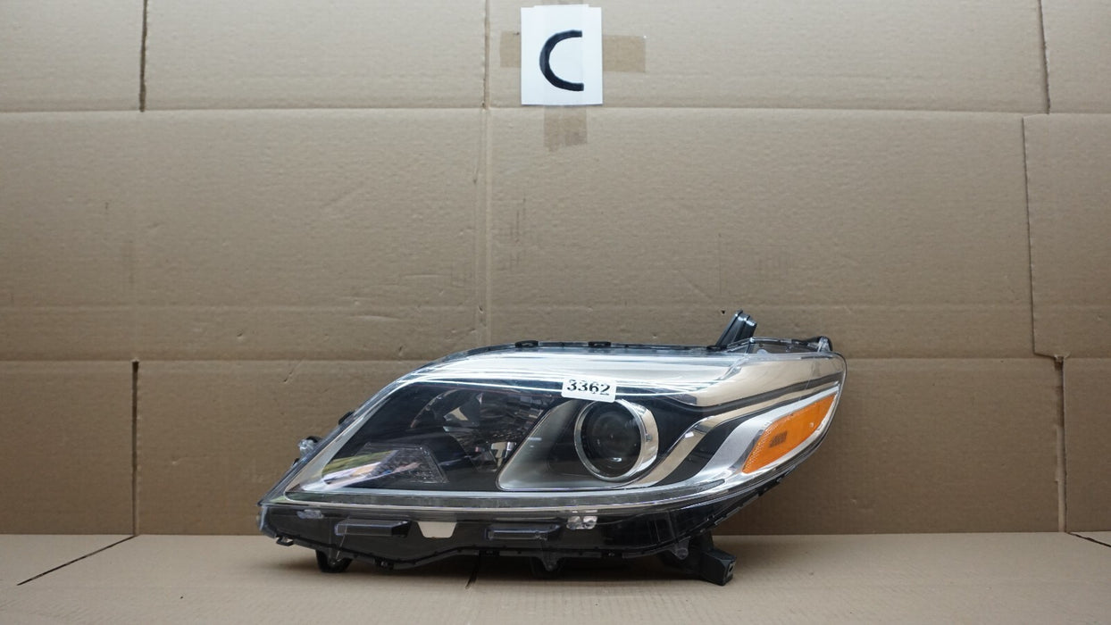 2015-2018 TOYOTA SIENNA FRONT LEFT DRIVER SIDE HEADLIGHT HEADLAMP HALOGEN OEM