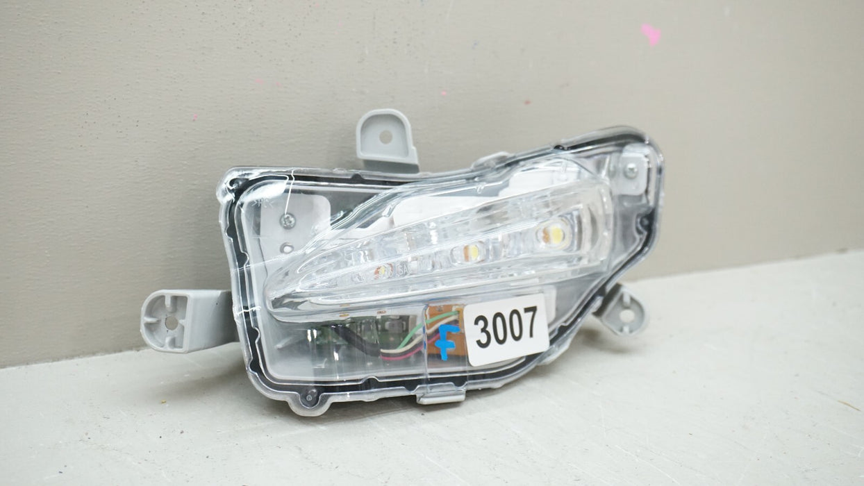 2017-2019 TOYOTA COROLLA FRONT LEFT DRIVER SIDE FOG LIGHT OEM