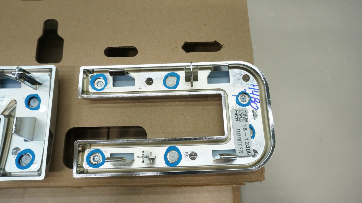 2025-2026 GMC YUKON / YUKON XL FRONT GRILLE EMBLEM BADGE OEM 85873630