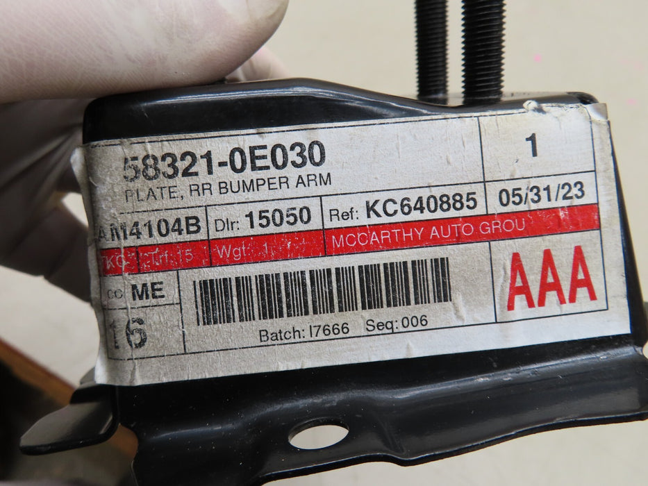2014-2018 TOYOTA HIGHLANDER REAR RIGHT BUMPER BODY MOUNT BRACKET OEM 58321-0E030