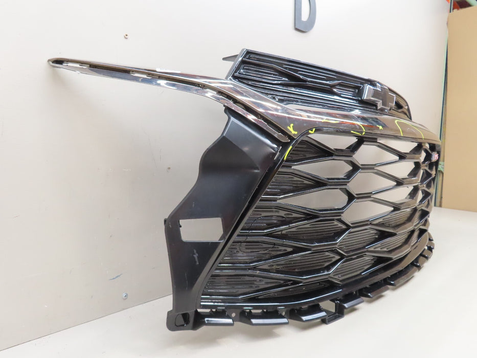 2021-2022 CHEVROLET TRAILBLAZER RS FRONT BUMPER GRILLE W/ EMBLEM OEM 42797386