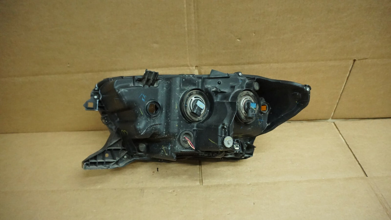 2016-2019 TOYOTA TACOMA FRONT RIGHT PASSENGER SIDE HEADLIGHT LAMP LIGHT OEM