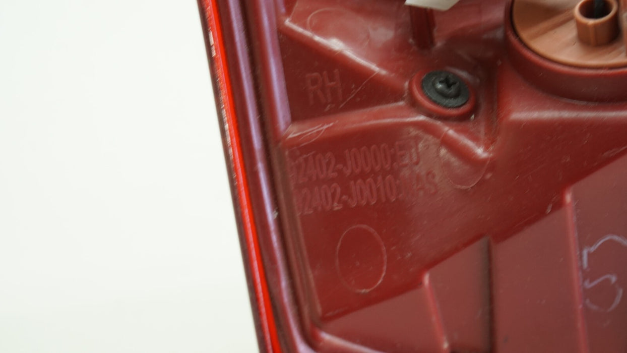 2018-2020 HYUNDAI ACCENT REAR RIGHT PASSENGER OUTER TAIL LIGHT OEM 92402-J0010