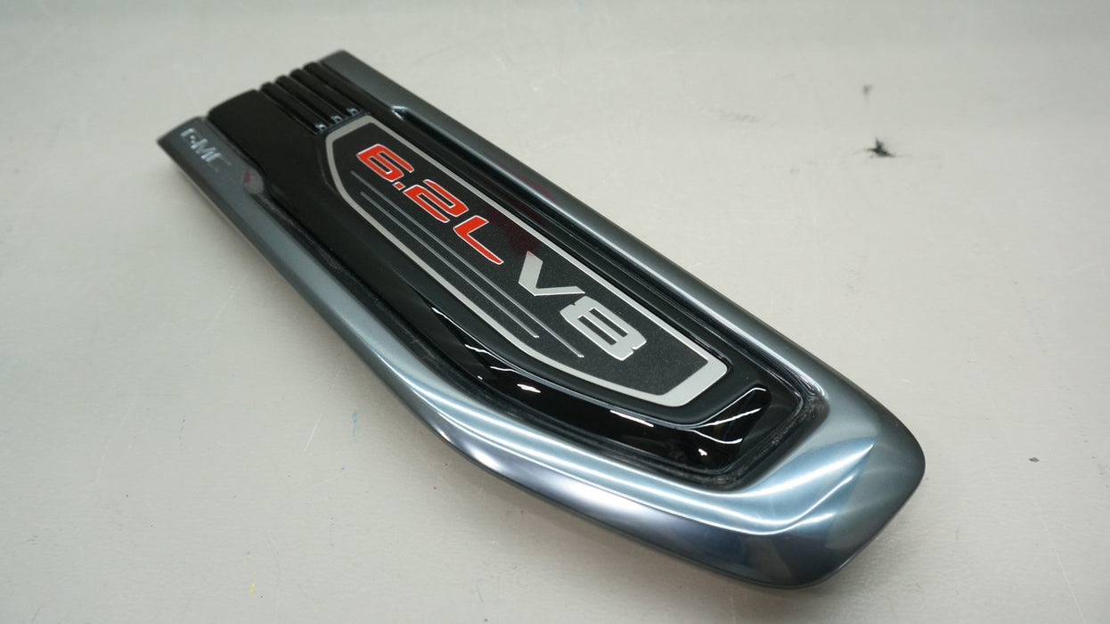 2019-2024 GMC SIERRA 1500 FRONT RIGHT FENDER VENT EMBLEM OEM 84431315