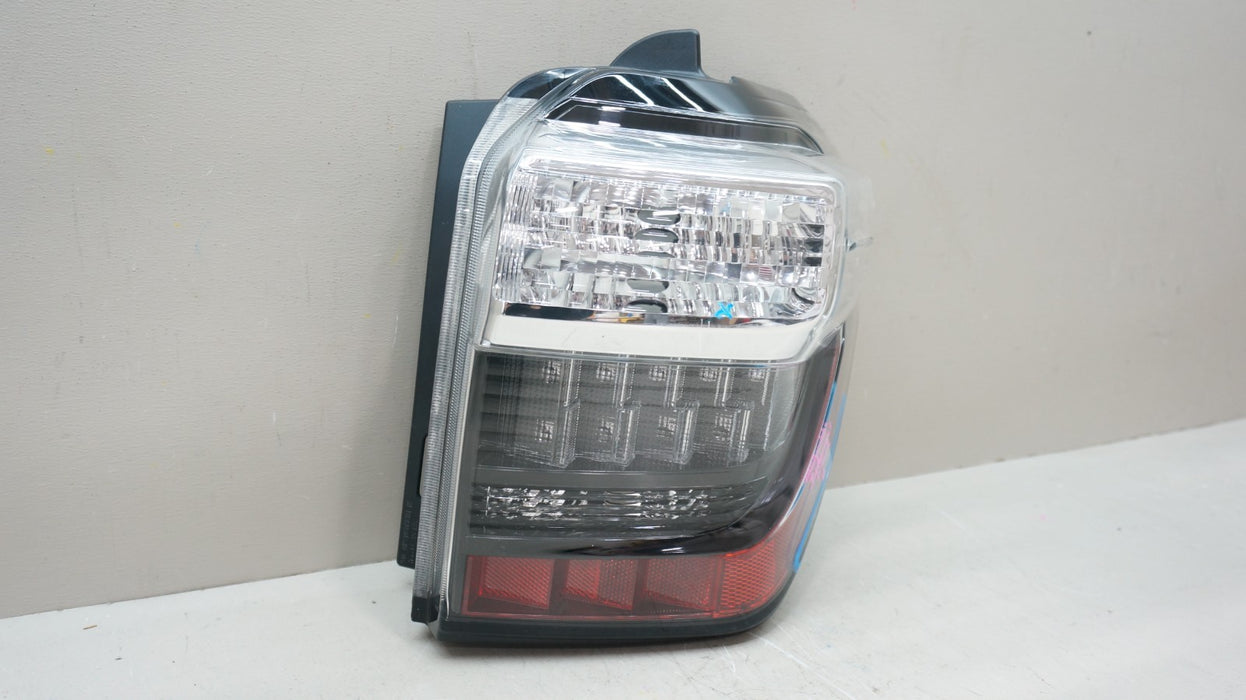 2014-2024 TOYOTA 4RUNNER REAR RIGHT PASSENGER SIDE TAIL LIGHT OEM