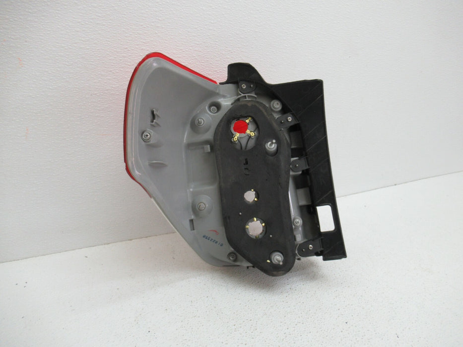 2010 - 2013 TOYOTA 4RUNNER RAER RIGHT PASSENGER SIDE TAIL LIGHT BRAKE LAMP OEM