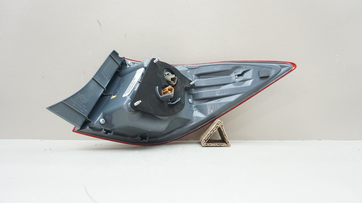 2014-2016 TOYOTA COROLLA REAR RH RIGHT PASSENGER SIDE OUTER TAIL LIGHT OEM