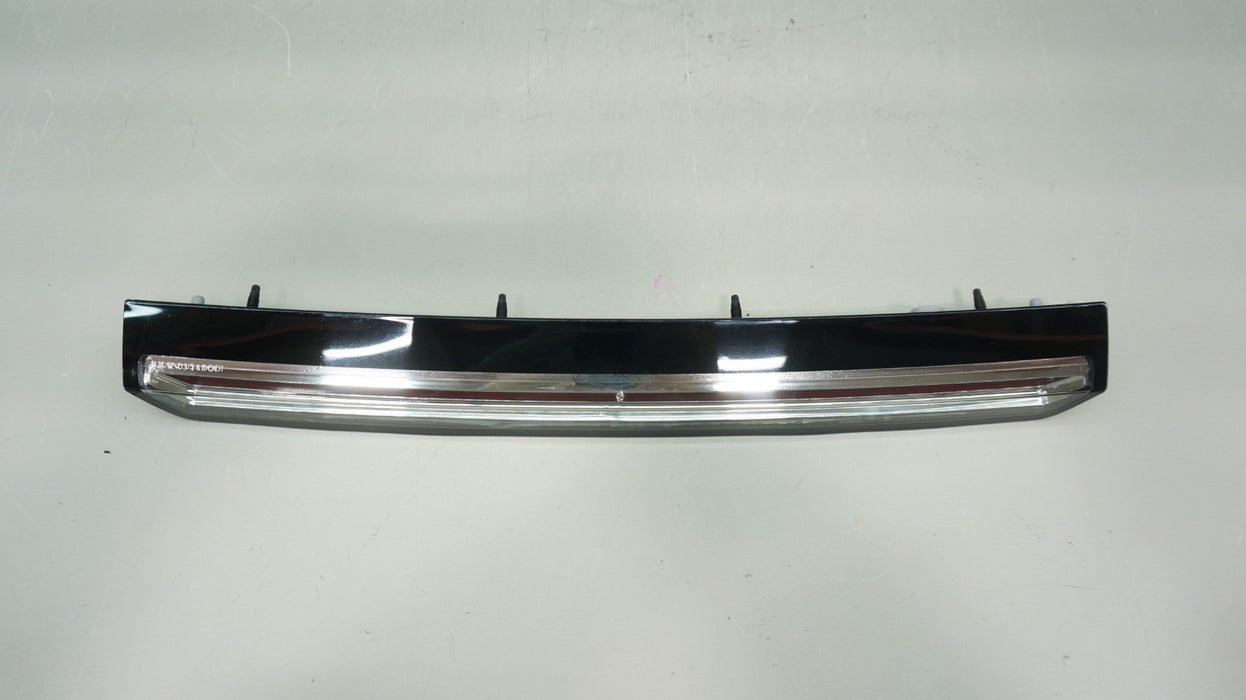 2015-2020 CADILLAC ESCALADE REAR CENTER THIRD BRAKE LIGHT OEM 22803028