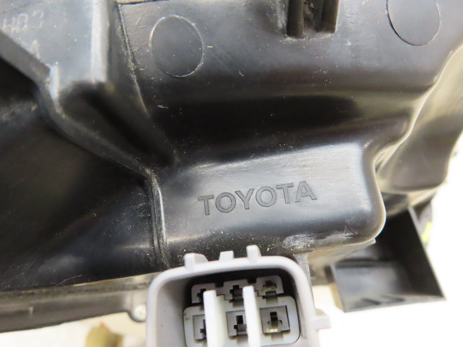 2017-2019 TOYOTA HIGHLANDER FRONT LEFT DRIVER SIDE HEADLIGHT HALOGEN OEM