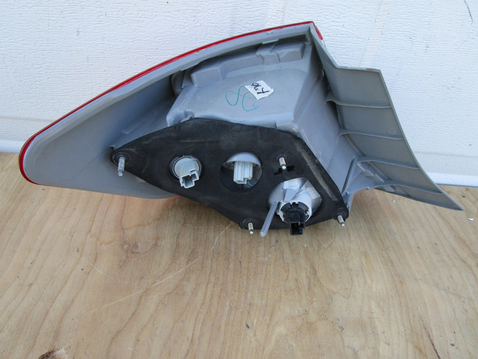 2012-2014 TOYOTA CAMRY REAR RIGHT PASSENGER SIDE TAIL LIGHT OUTER OEM