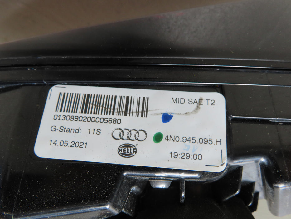2019 - 2023 AUDI A8 L REAR TRUNK LID CENTER TAILLIGHT LIGHT LAMP OEM 4N0945095H