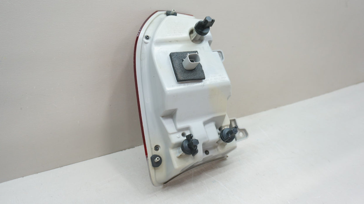 2015-2023 CHRYSLER 300 REAR RIGHT PASSENGER SIDE TAIL LIGHT OEM