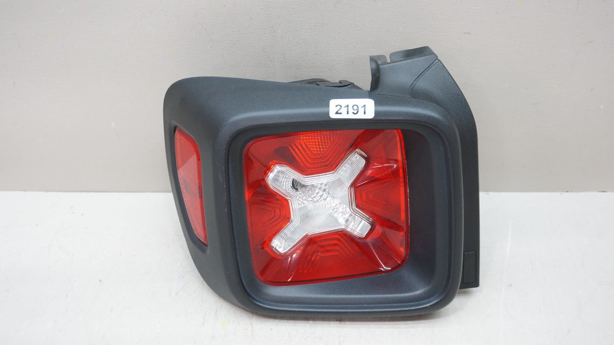 2015-2018 JEEP RENEGADE LATITUDE REAR LEFT DRIVER SIDE TAIL LIGHT OEM 52060586SX