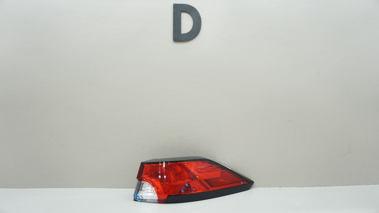 2022-2023 TOYOTA COROLLA CROSS REAR RH RIGHT PASSENGER SIDE OUTER TAIL LIGHT OEM
