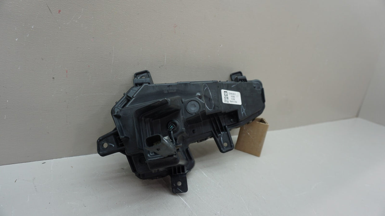 2016-2018 CHEVROLET MALIBU FRONT LH LEFT DRIVER SIDE FOG LIGHT LAMP OEM