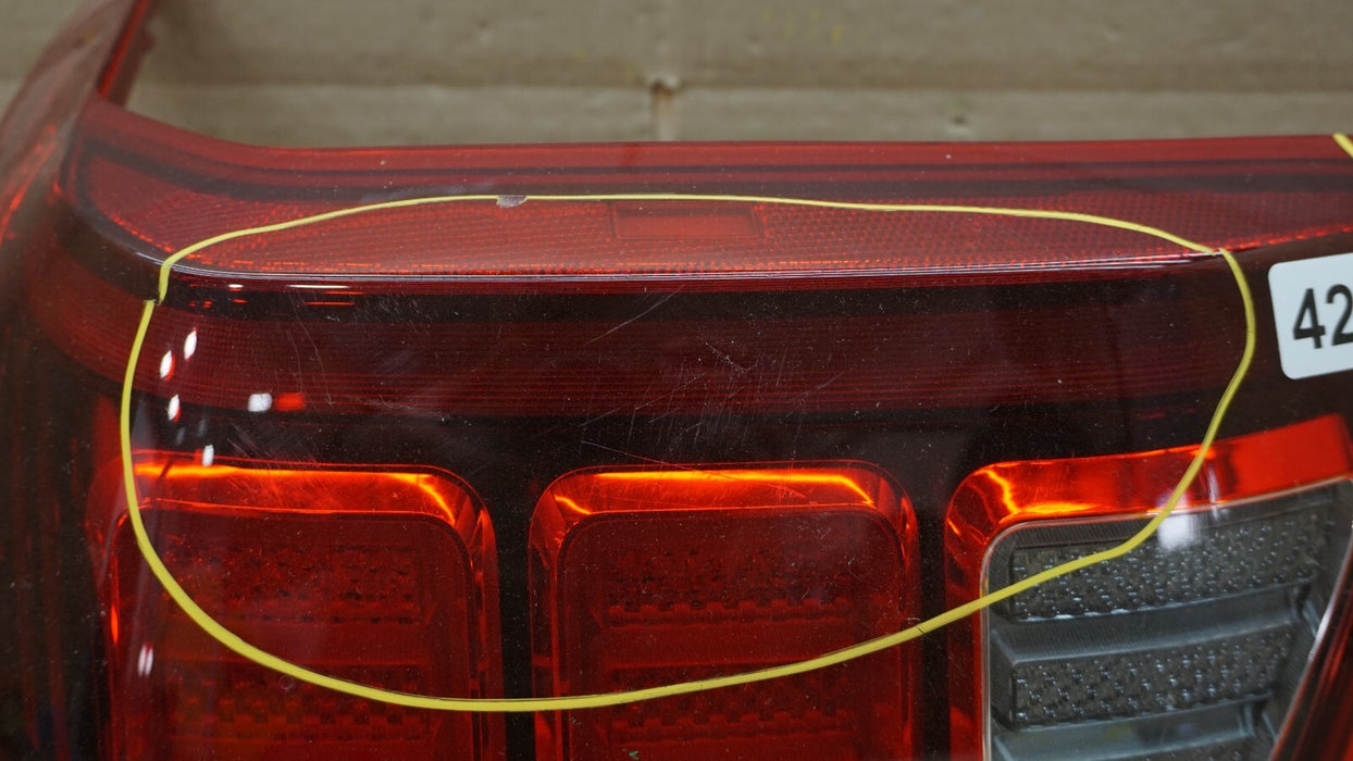 2018-2021 HYUNDAI PALISADE REAR RIGHT PASSENGERS SIDE LED TAIL LIGHT OEM