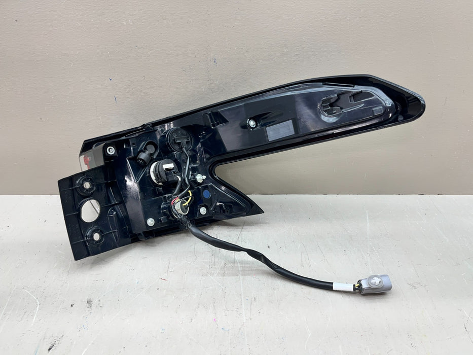 2021-2023 TOYOTA SIENNA LH LEFT DRIVER OUTER TAIL LIGHT LAMP OEM