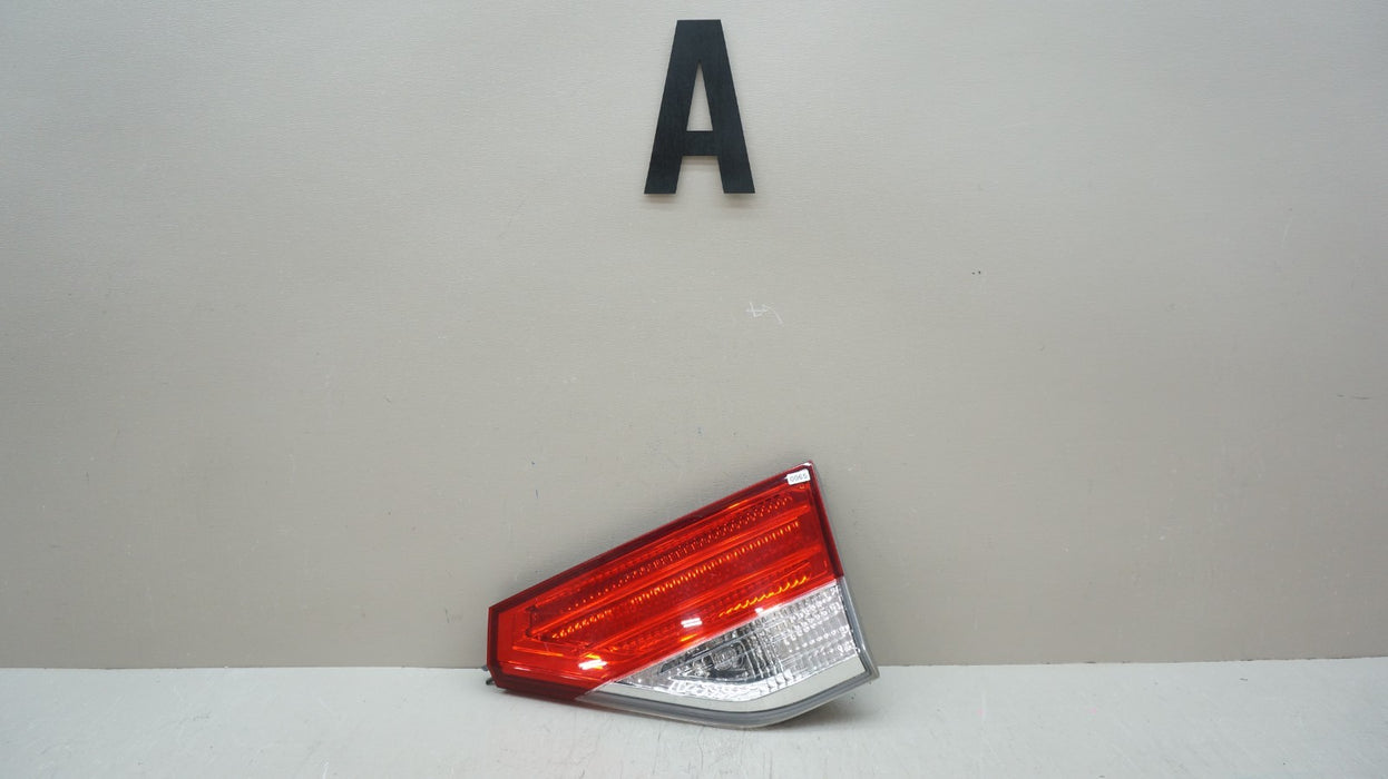 2014-2017 HONDA ODYSSEY RH RIGHT PASSENGER INNER LIFTGATE TAIL LIGHT TL OEM