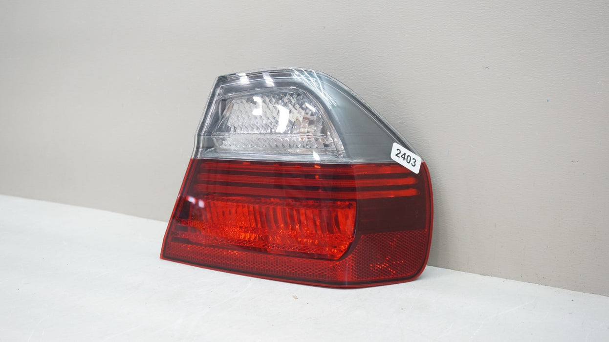 2006-2008 BMW 3-SERIES E90 REAR RIGHT PASSENGER SIDE TAIL LIGHT OEM