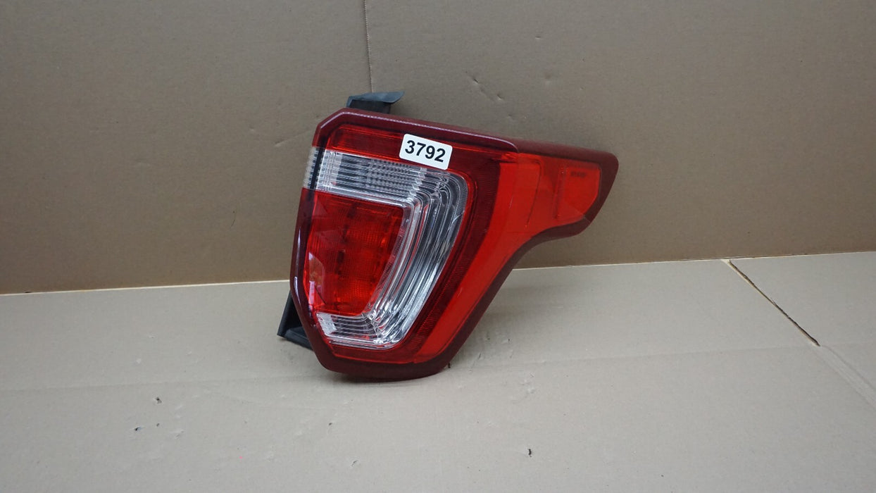 2016-2019 FORD EXPLORER REAR RH RIGHT PASSENGER SIDE QUARTER TAIL LIGHT OEM