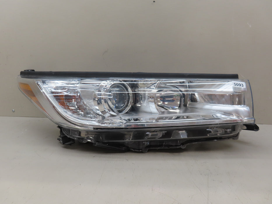 2017-2019 TOYOTA HIGHLANDER FRONT RIGHT PASSENGER HEADLIGHT HALOGEN OEM