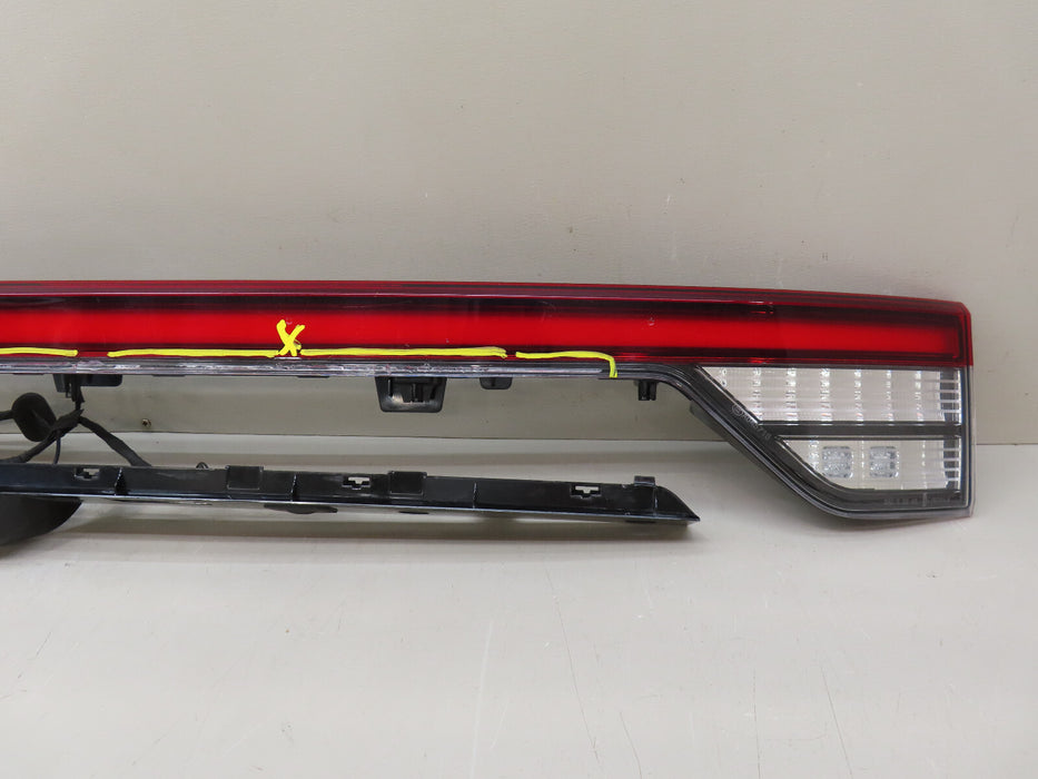 2020-2024 LINCOLN AVIATOR REAR CENTER TRUNK TAIL LIGHT LED W/CAMERA OEM