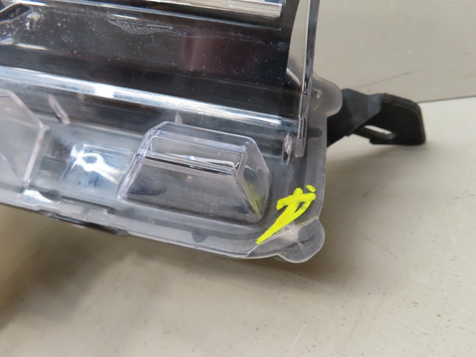 2018-2019 TOYOTA C-HR FRONT RIGHT SIDE HEADLIGHT LAMP HALOGEN OEM 81110-F4041