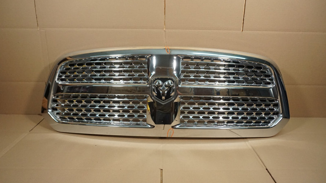 2013-2018 DODGE RAM 1500 FRONT GRILLE CHROME 13DSAC0020 OEM 13 14 15 16 17 18