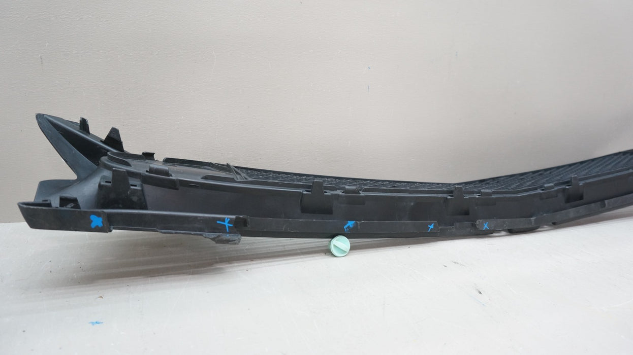 2019-2023 MERCEDES BENZ C300 FRONT LOWER CENTER GRILLE OEM 205-885-25 01