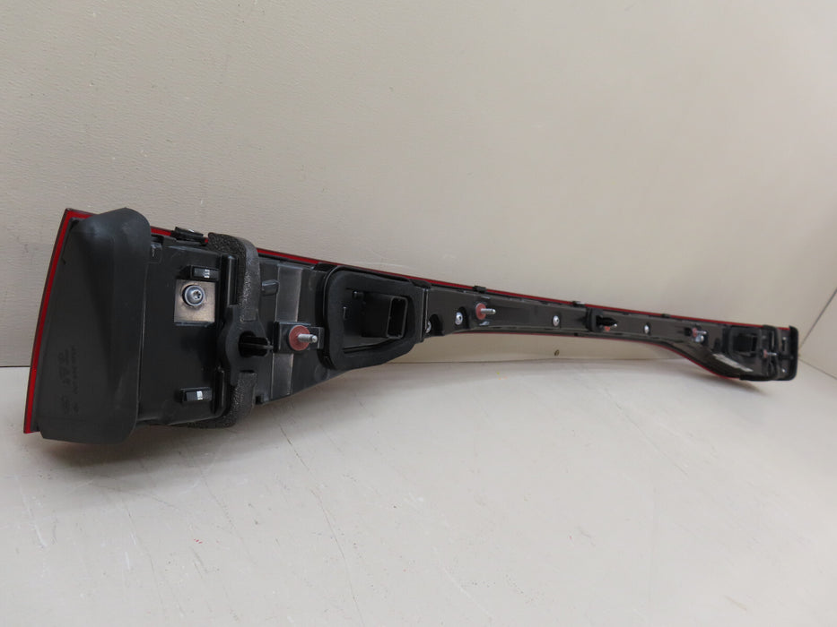 2023-2024 MERCEDES-BENZ EQE EQE350 REAR CENTER TRUNK LID LED TAIL LIGHT OEM