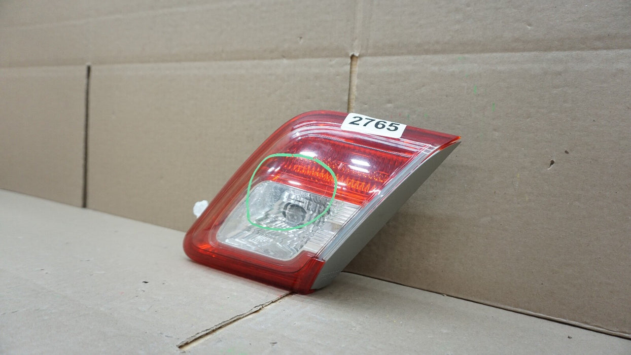 2010-2011 TOYOTA CAMRY REAR RH RIGHT PASSENGER SIDE INNER TAIL LIGHT OEM 10 11