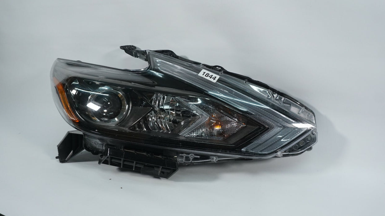 2016-2018 NISSAN ALTIMA RIGHT PASSENGER SIDE HEADLIGHT HALOGEN LAMP LENS OEM